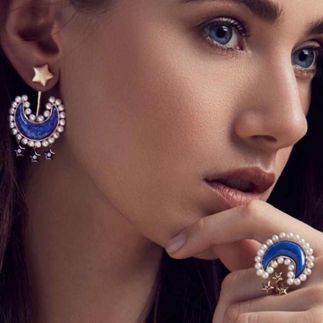 Contemporain Ammanii Boucles d'oreilles en or vermeil avec lapis-lazuli et perles en forme de lune et d'étoile en vente