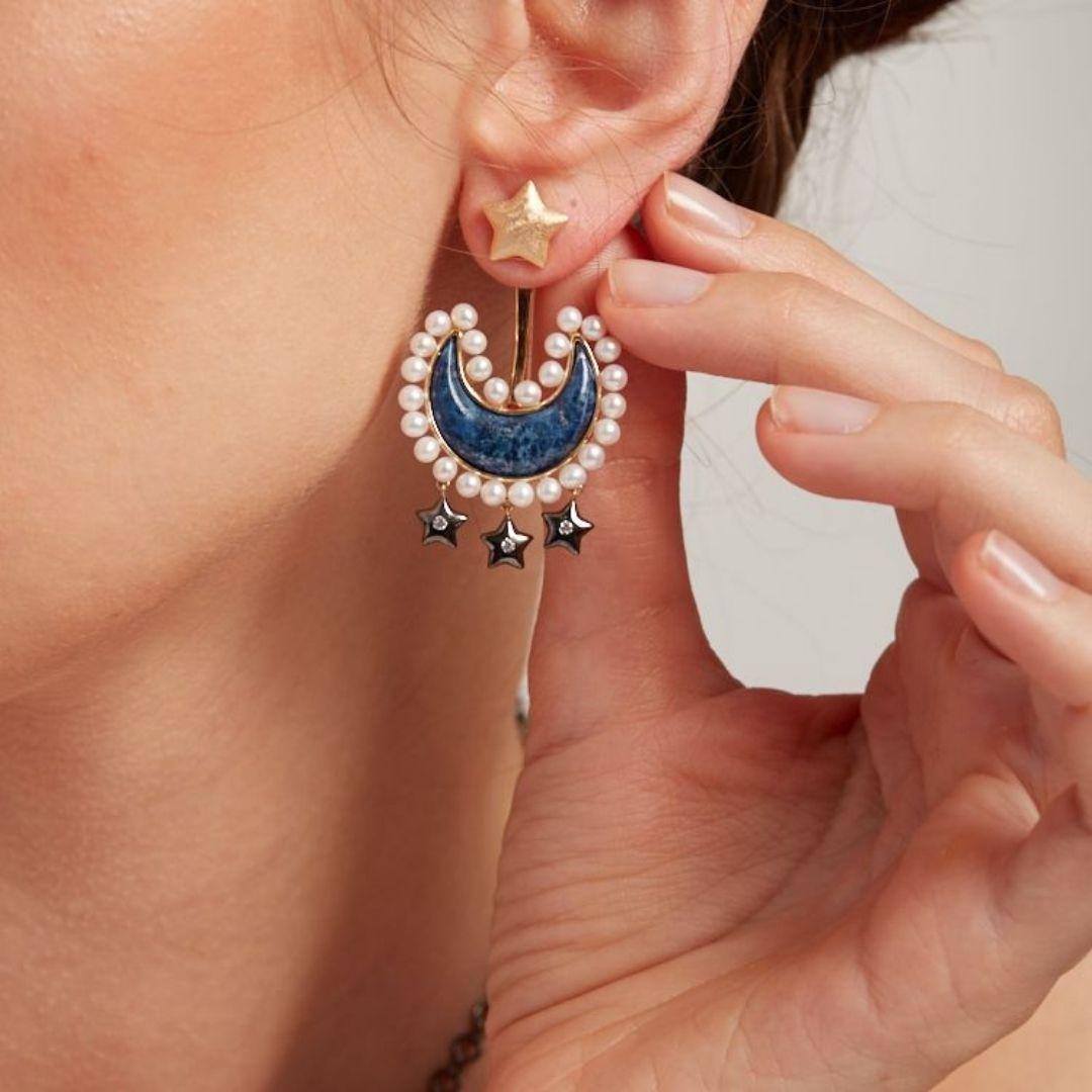 Taille brillant Ammanii Boucles d'oreilles en or vermeil avec lapis-lazuli et perles en forme de lune et d'étoile en vente
