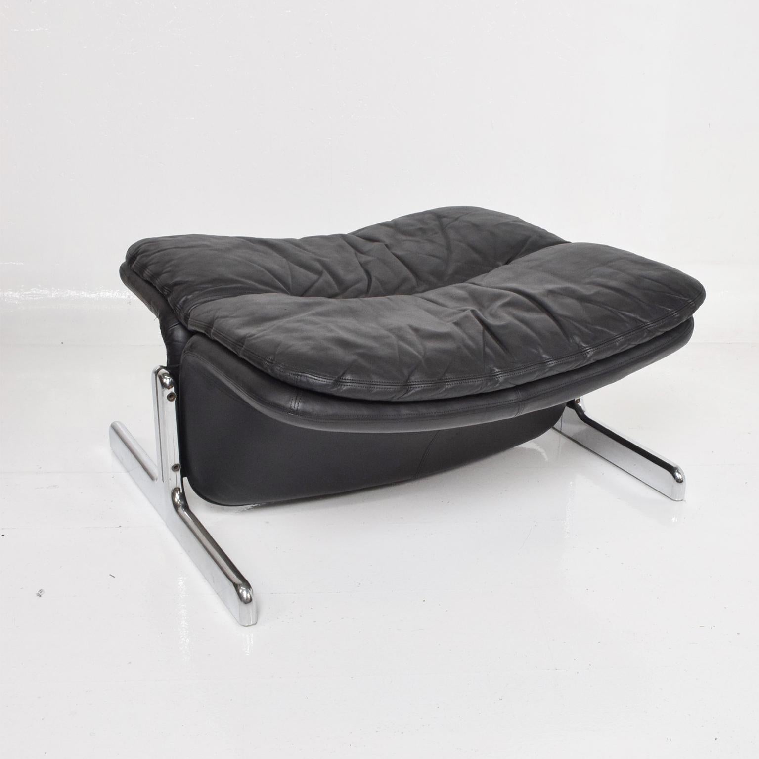 Ammannati & Vitelli Leather Lounge Chair & Ottoman Flat Chrome Base Italy 1970s 4