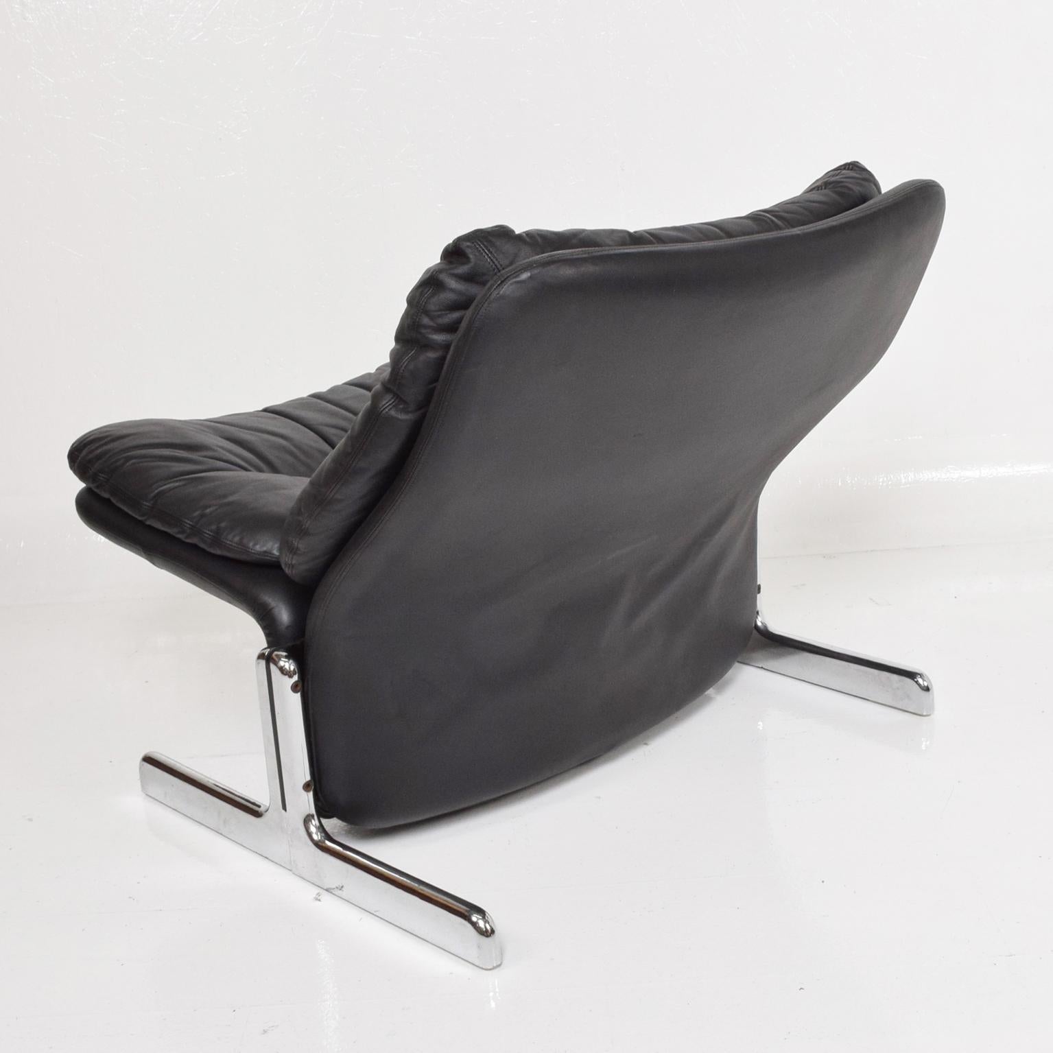 Italian Ammannati & Vitelli Leather Lounge Chair & Ottoman Flat Chrome Base Italy 1970s