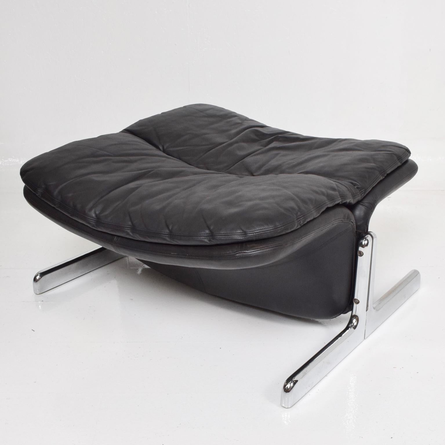 Ammannati & Vitelli Leather Lounge Chair & Ottoman Flat Chrome Base Italy 1970s 2