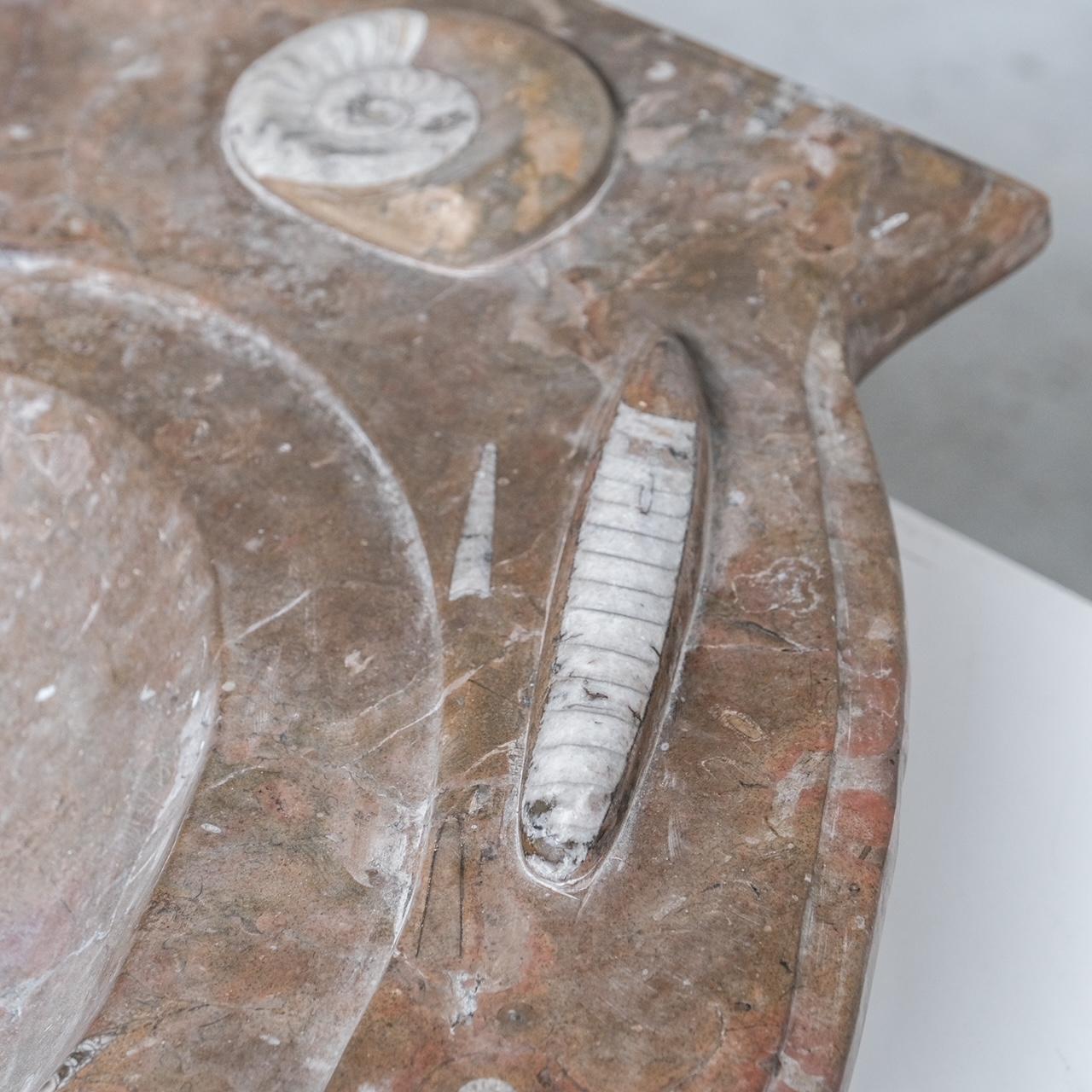 Ammonitstein Waschbecken Mid-Century Belgien im Zustand „Gut“ im Angebot in London, GB