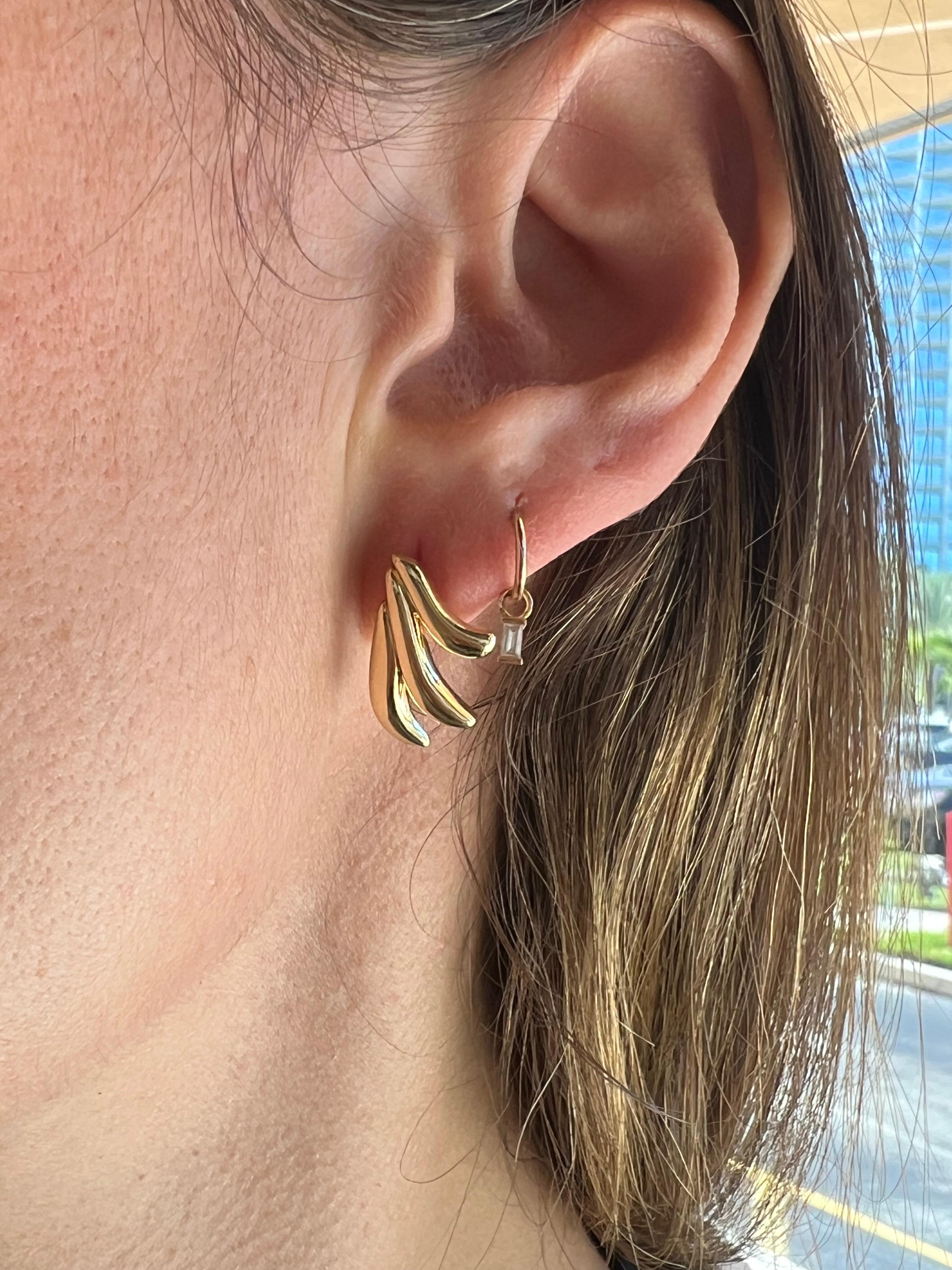 Ammrada Aspect 18k Yellow Gold Earring In New Condition For Sale In Palm Beach, FL