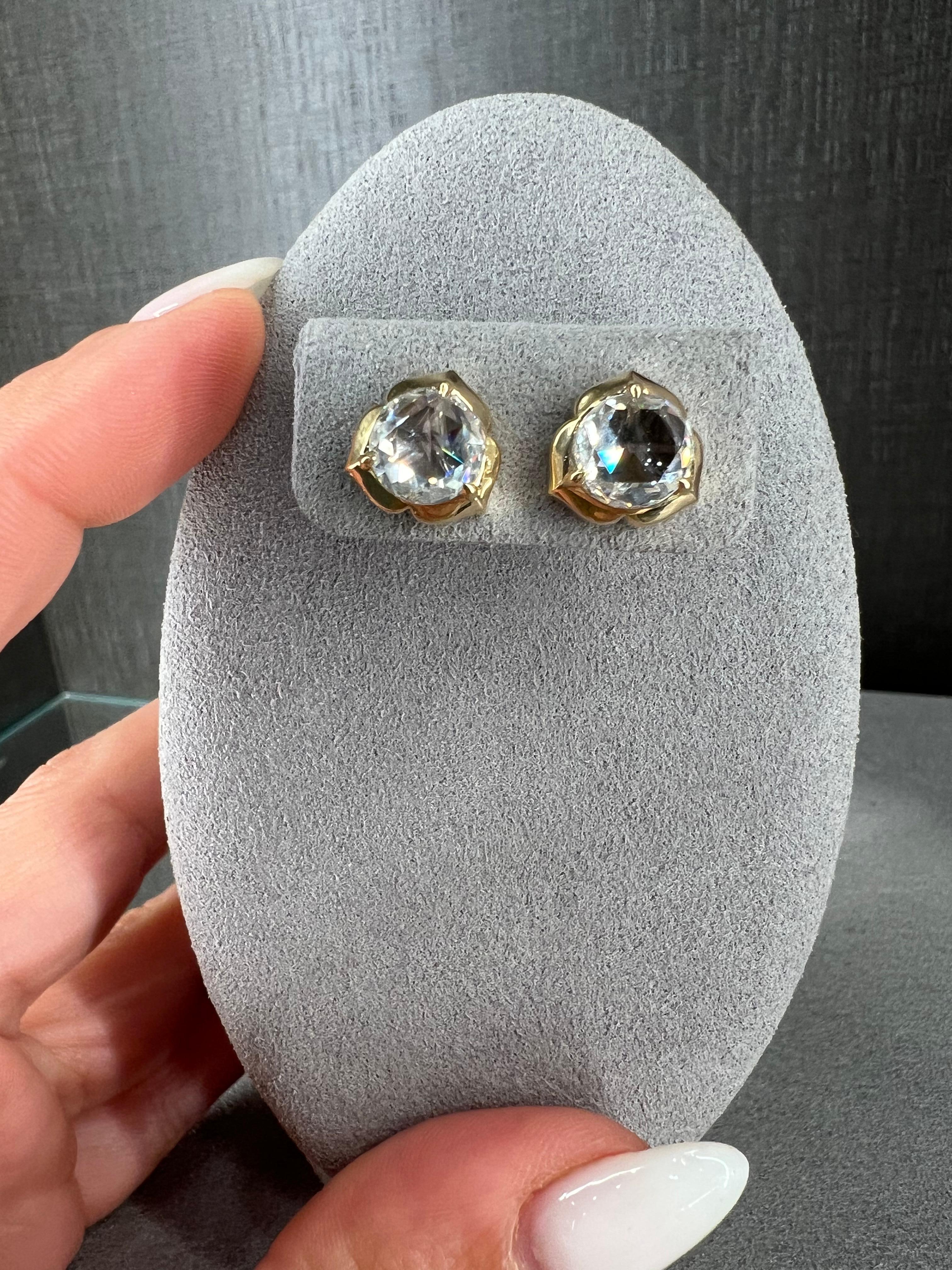Ammrada Signature 2.27 carat Diamond Stud Earrings In New Condition For Sale In Palm Beach, FL
