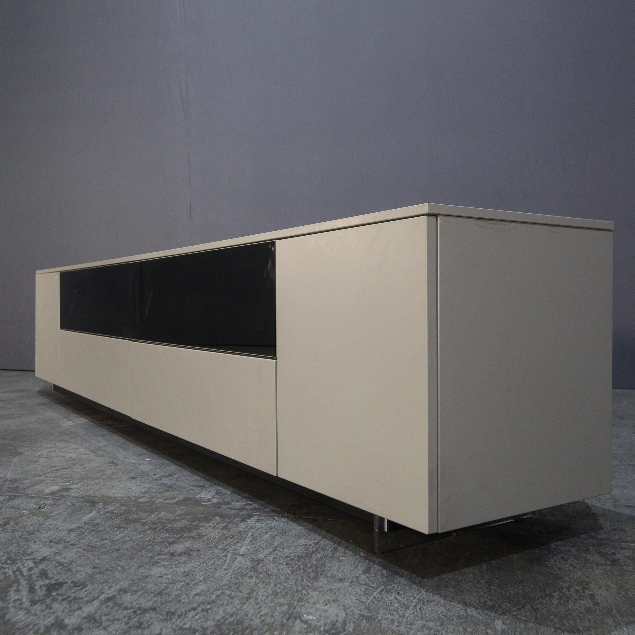 Amode ST270D-45 Space H51 TV Unit In Good Condition In Basildon, London