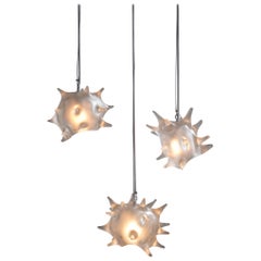 Lampe à suspension « Ameba » de 3 pièces en verre soufflé à la main dépoli de Jeff Zimmerman
