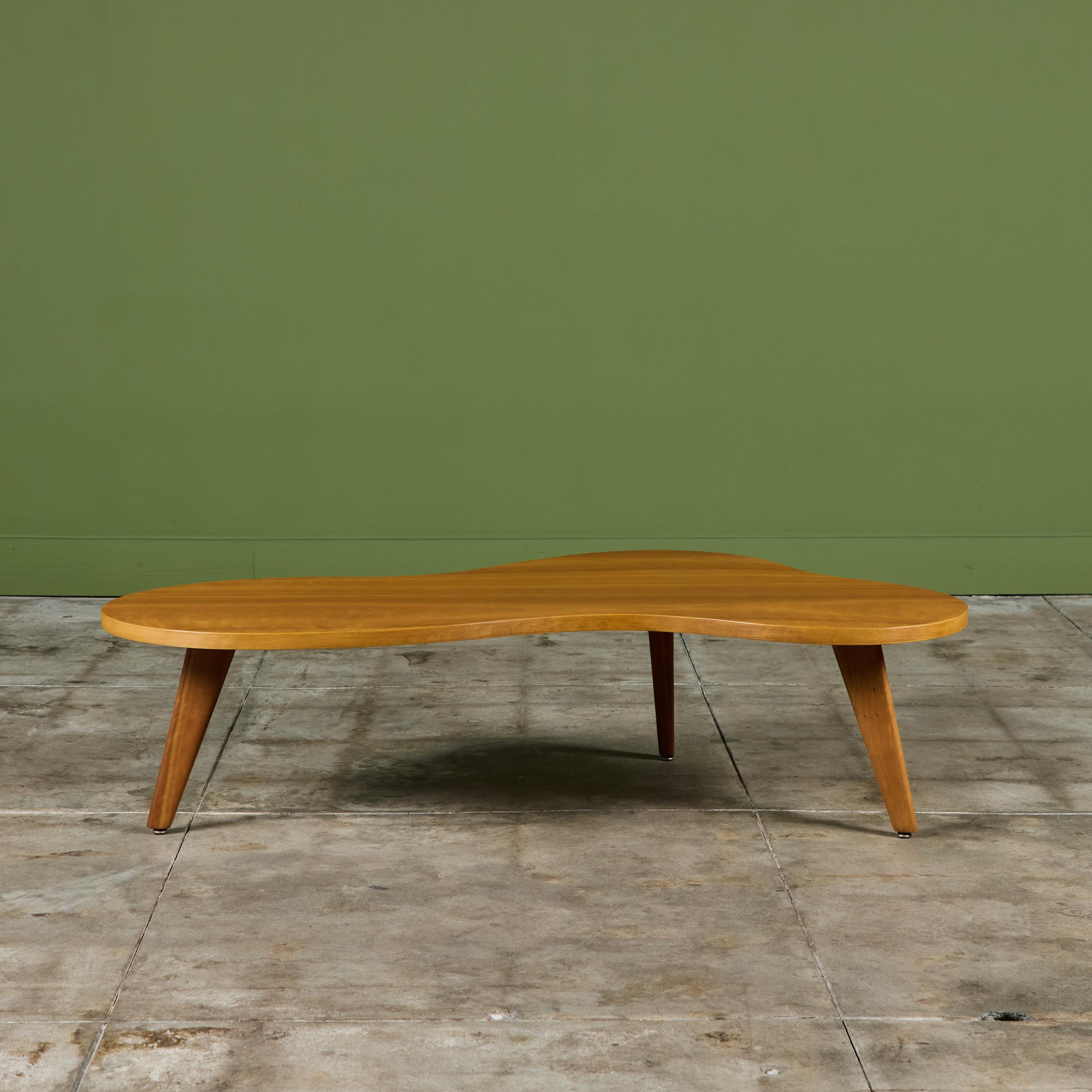 Américain Table basse Amoeba de John Widdicomb en vente