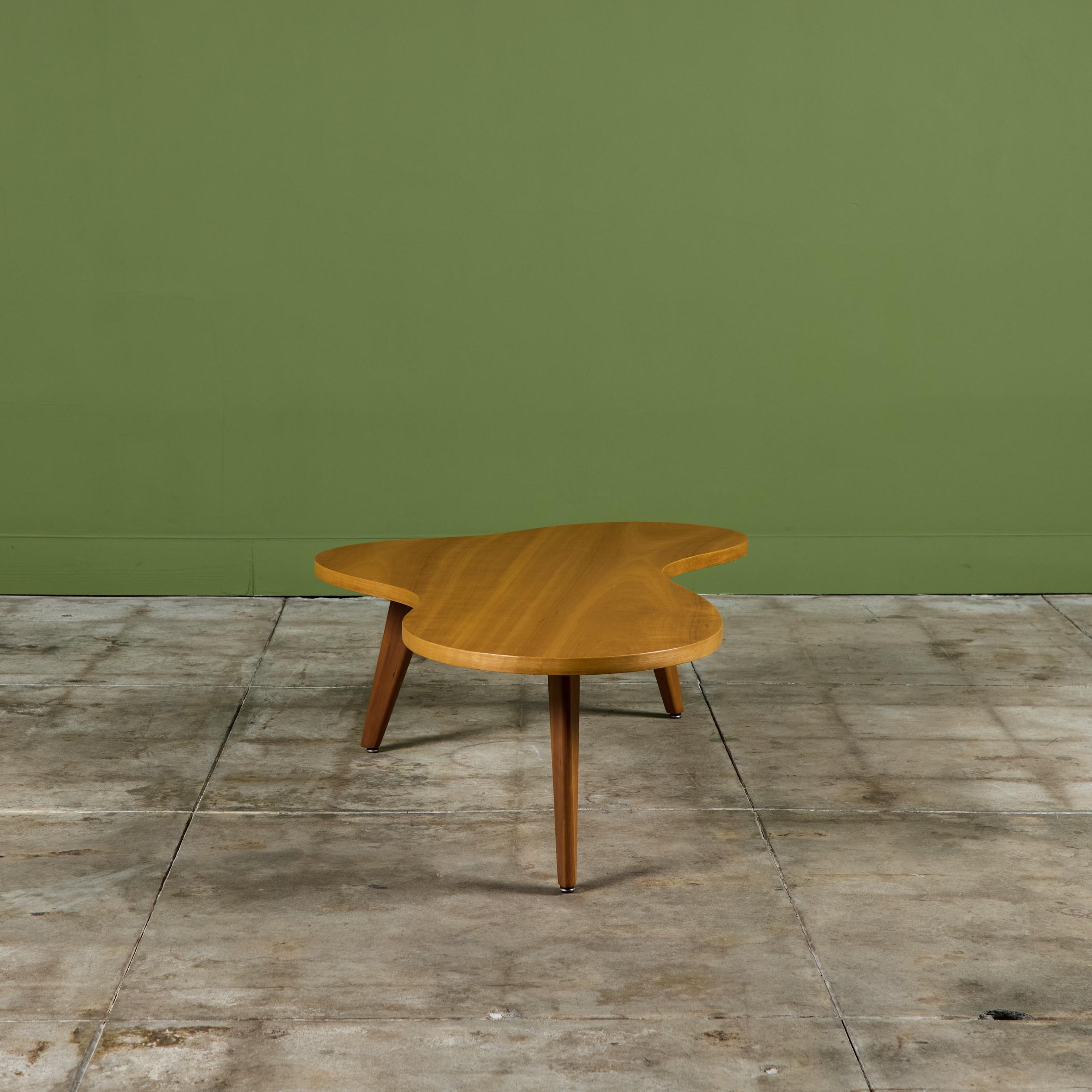 Milieu du XXe siècle Table basse Amoeba de John Widdicomb en vente