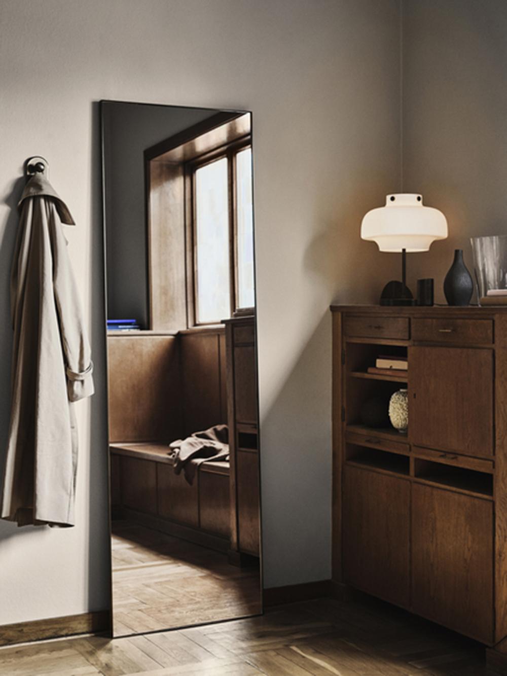 Effet bronze Miroir Amore SC50, cadre en laiton bronzé, par Space Copenhagen pour &tradition en vente