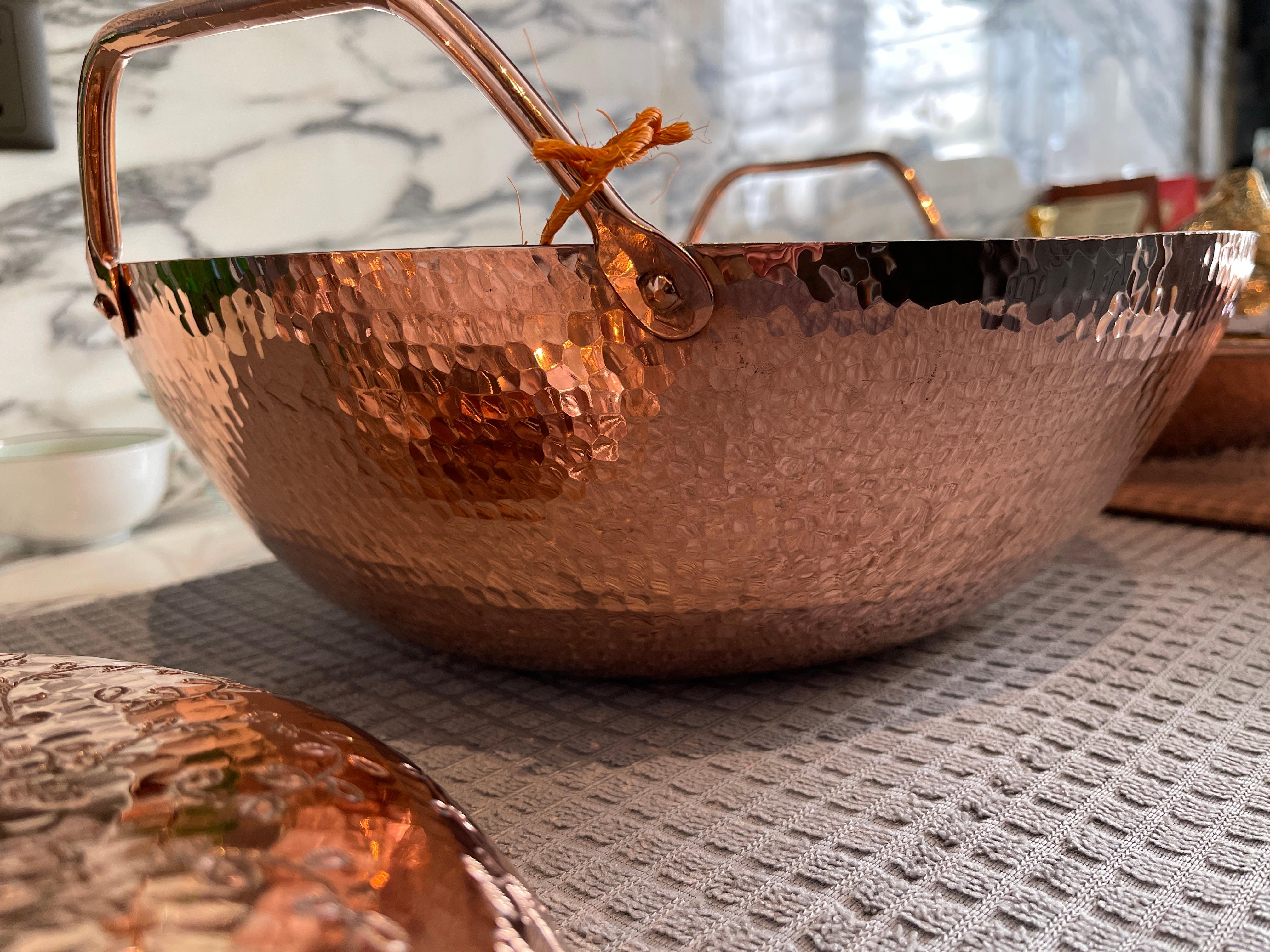 Turn the most humble dish into an elegant dining experience. Hand-hammered by talented artisans, this wok is hardworking and great looking, moving from your stovetop to oven and even tabletop with classic culinary appeal. The outside of gleaming