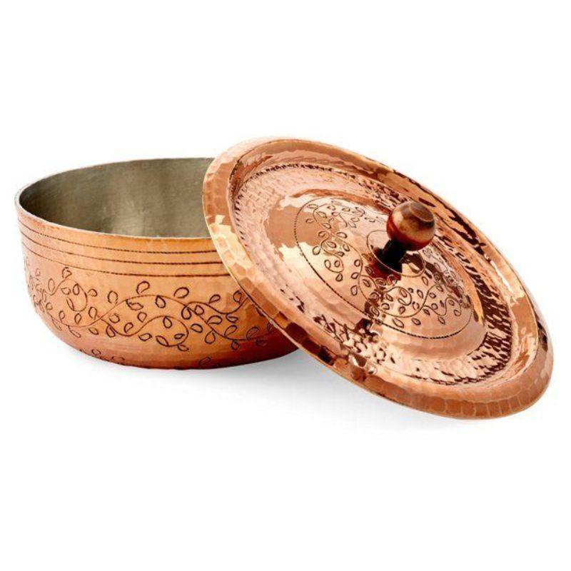 Unique Amoretti Brothers Copper cocotte with hand-engraved leaves décor on the outside and on the lid. Tin lined on the cooking surface. It is a perfect gift and it can works beautifully also as a small cooking pot.

Dimensions: Diameter