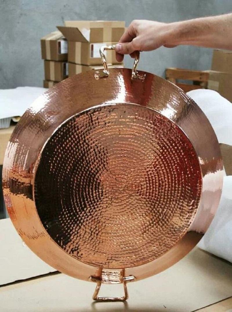 Handmade copper paella pan. 2 mm recycled hammered copper, bronze handles. Tin lined on the cooking surface.

For perfect use, the thickness of our products can vary between 1.5 for frying pan up to 2-3mm for a large casserole or special pieces.