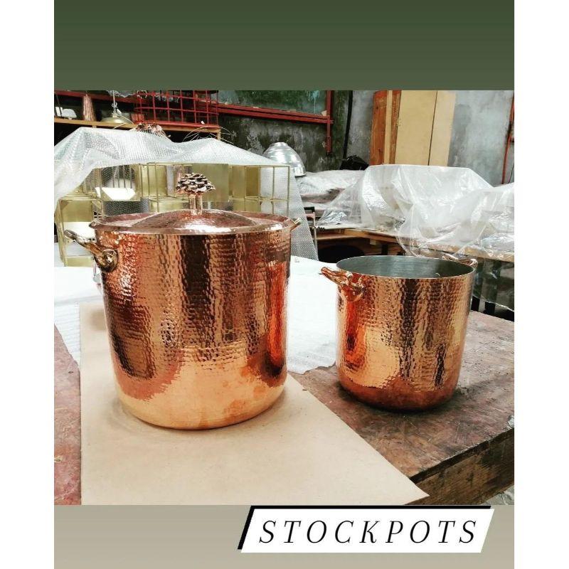 Contemporary Amoretti Brothers Hammered Copper Stockpot 23.5 qt with Bronze Flower Lid For Sale
