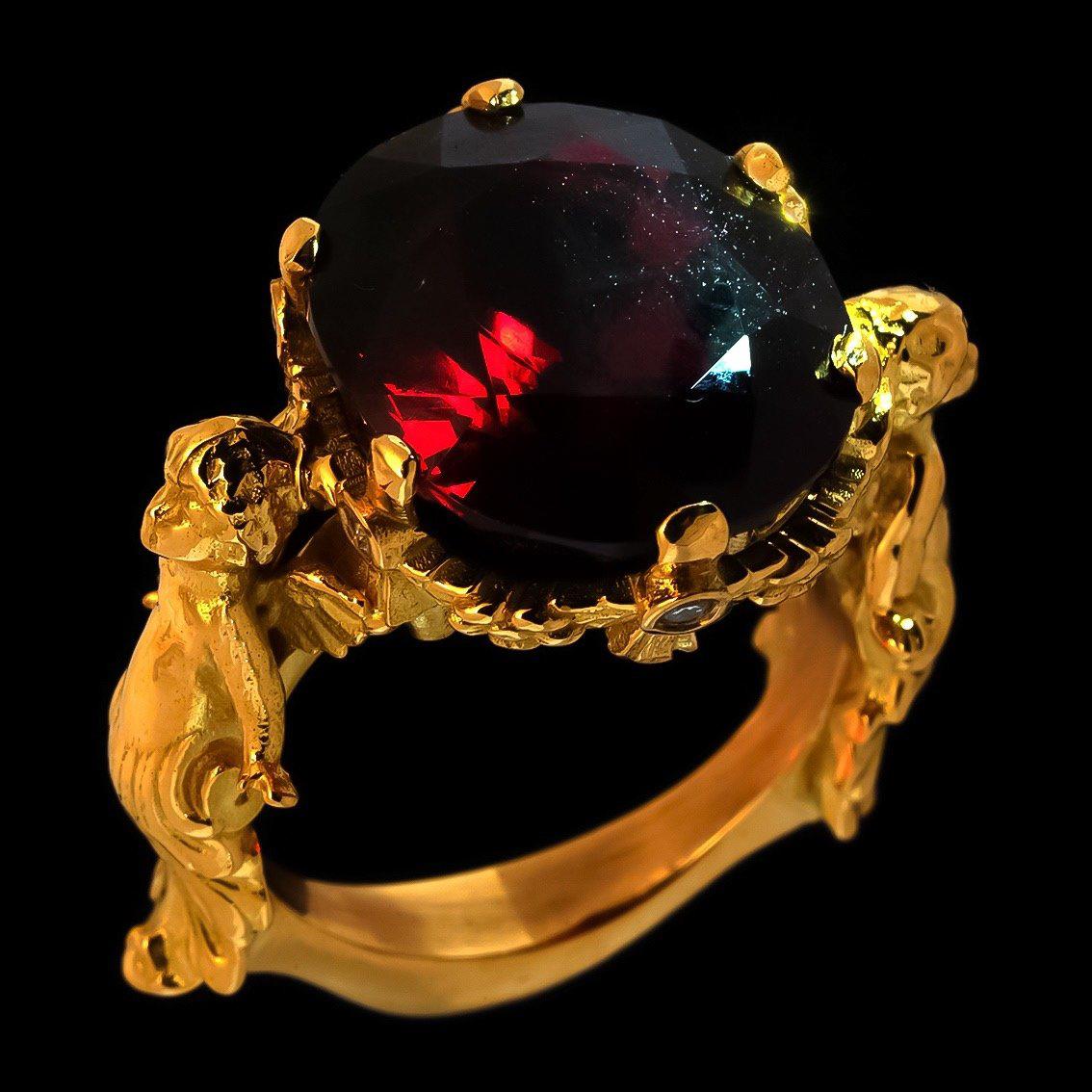 Amorini Ring in 18 Karat Yellow Gold with Garnet and White Diamonds 5