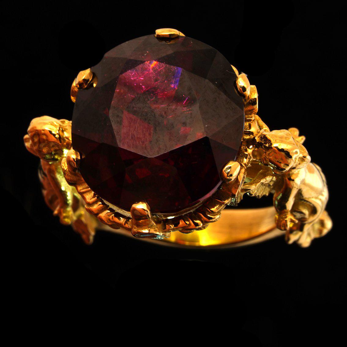 Amorini Ring in 18 Karat Yellow Gold with Garnet and White Diamonds 8