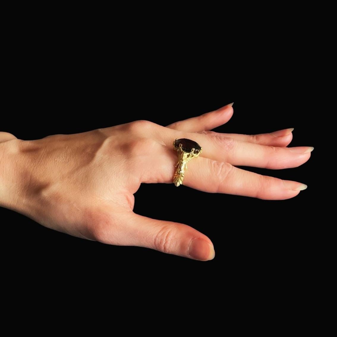 Amorini Ring in 18 Karat Yellow Gold with Garnet and White Diamonds 1