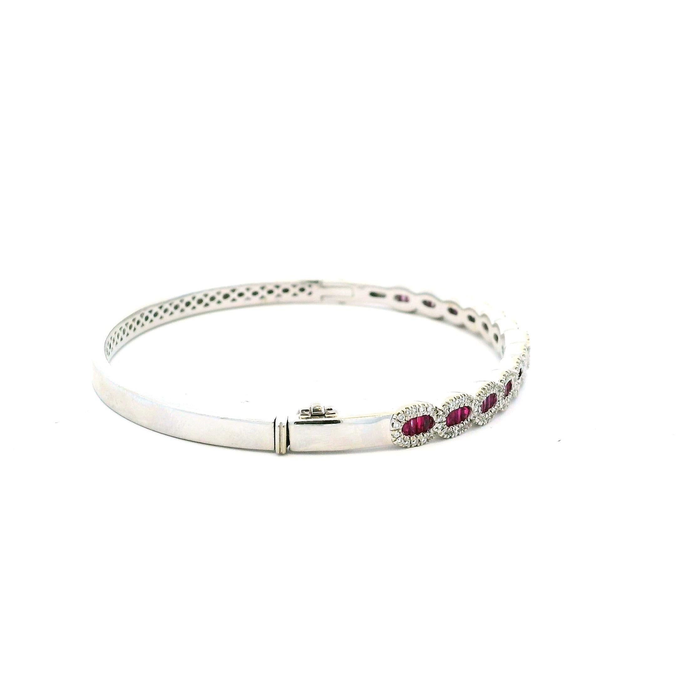 Taglio misto Amoro 14K White Gold Ruby and Diamond Halo Bangle Bracelet, 3.0 Carat Total in vendita
