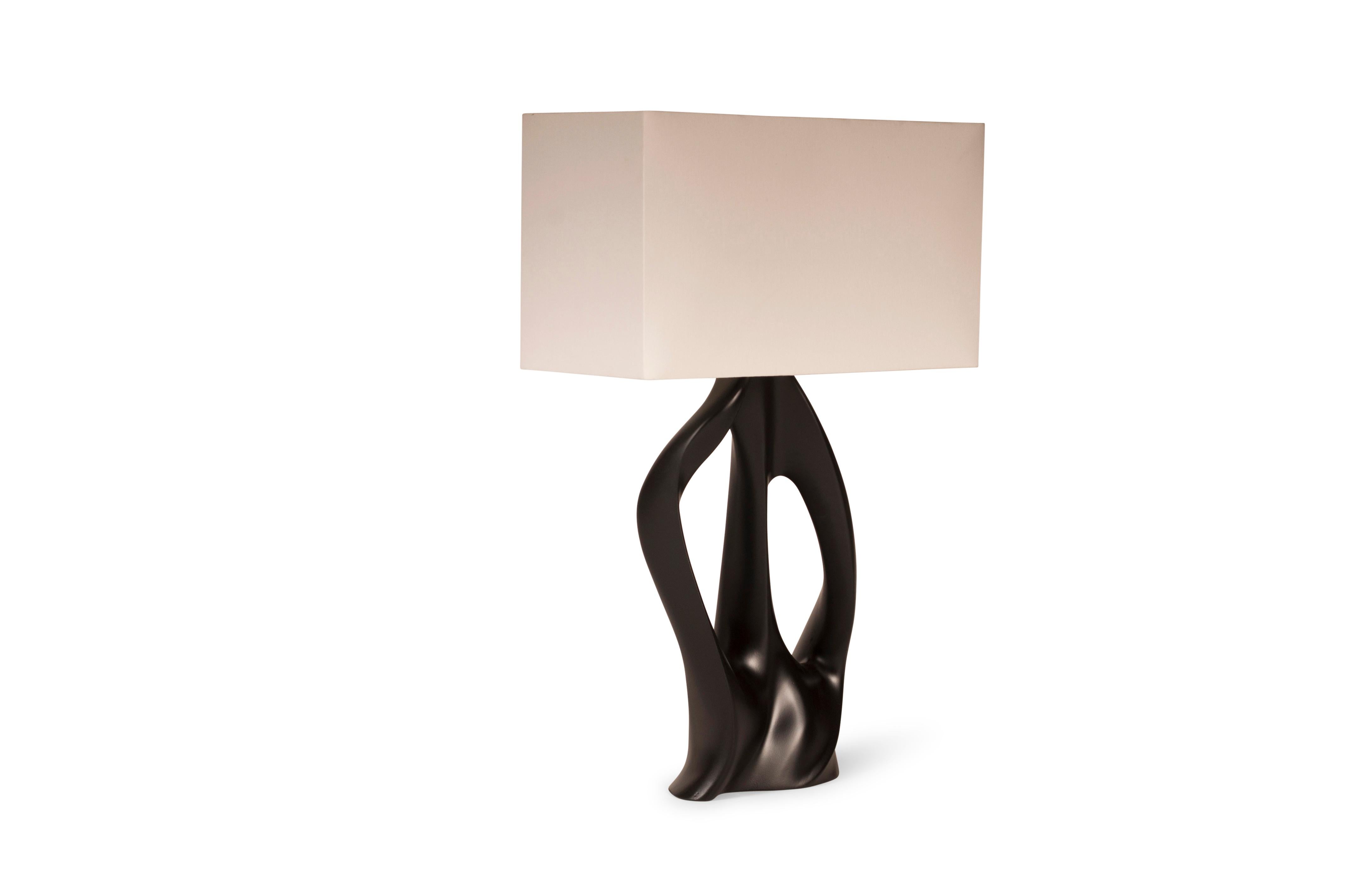 Moderne Lampe de table Ana en laque noire et abat-jour en soie ivoire en vente