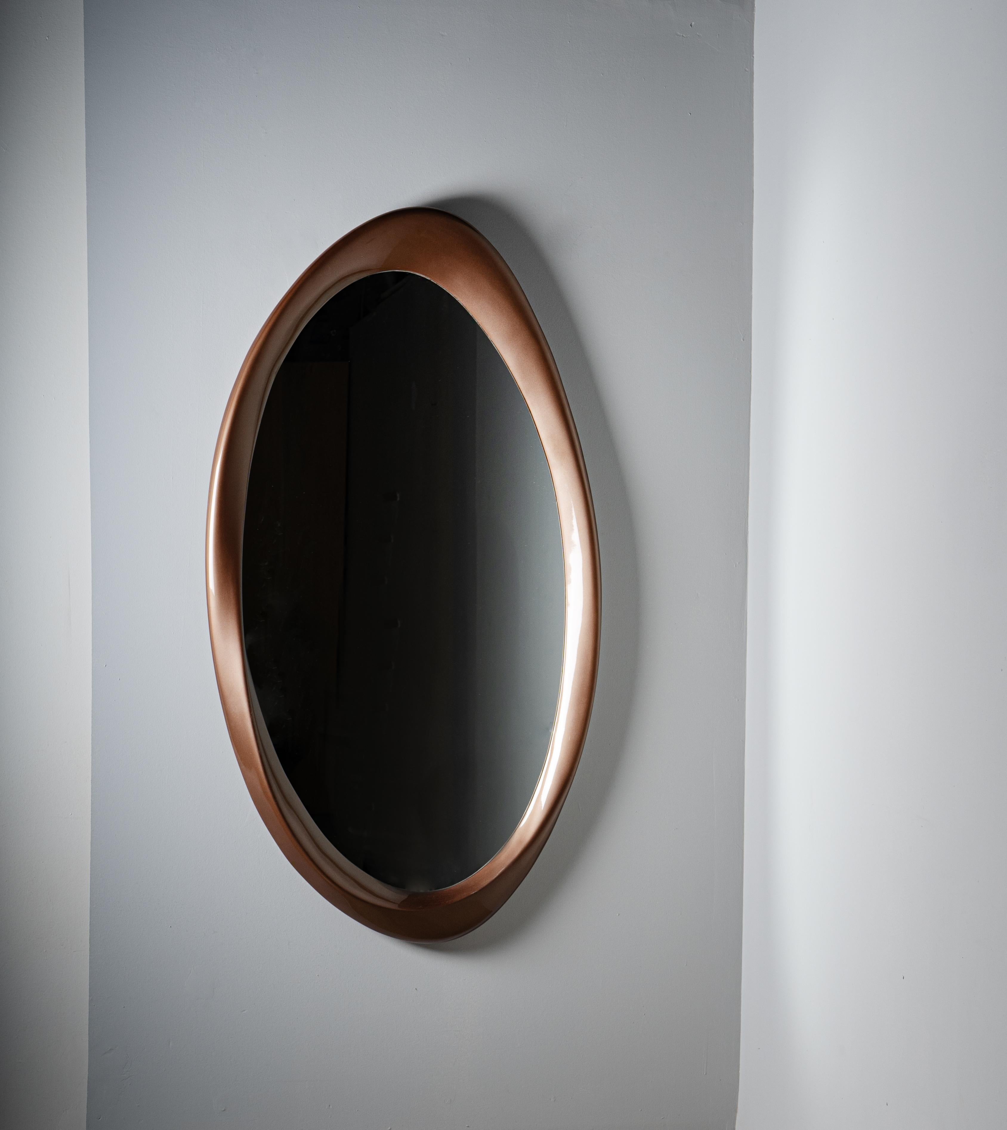 Baris wall Mirror, Champagne Metallic lacquer by Amorph In New Condition For Sale In Los Angeles, CA