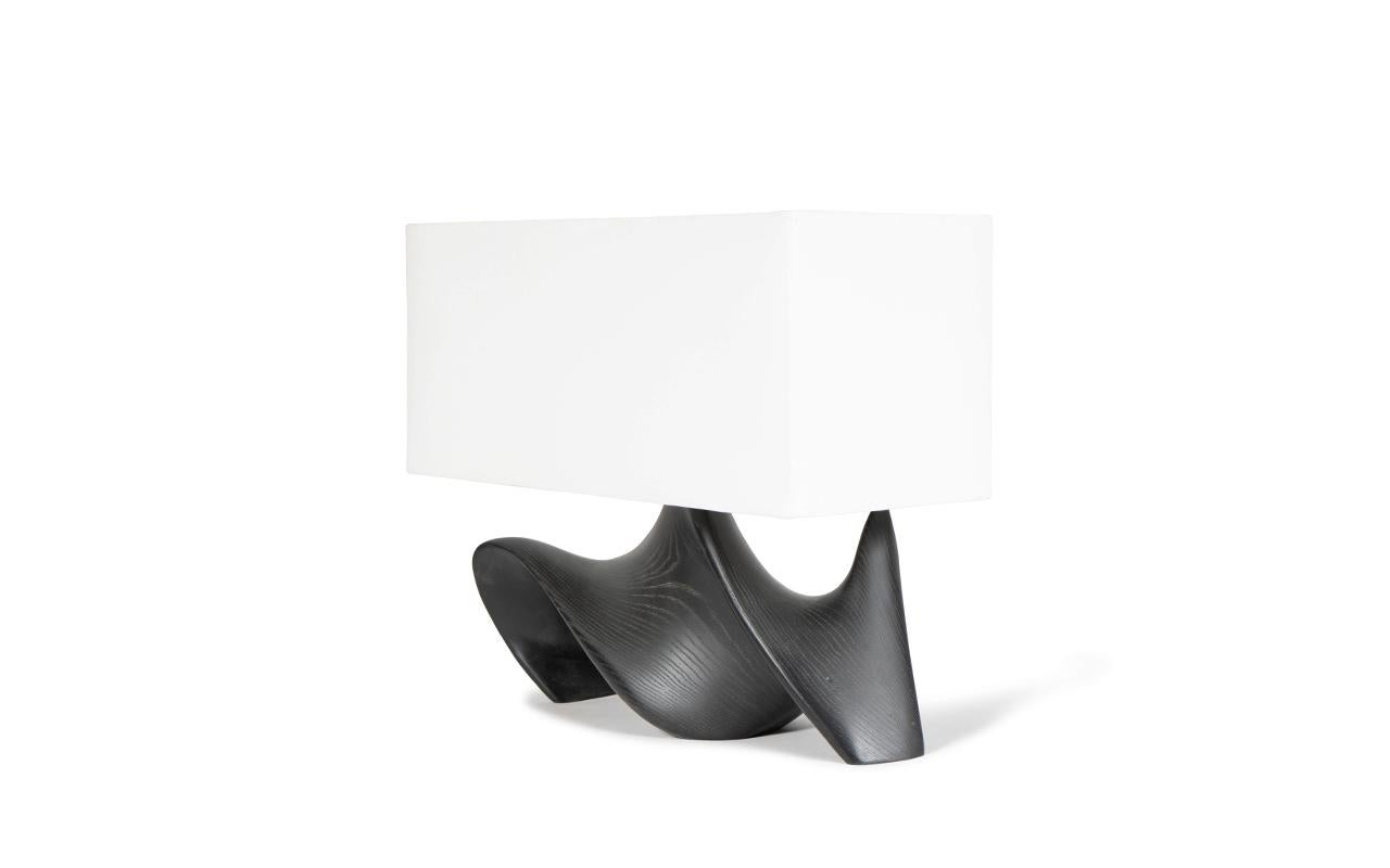 Organique Lampe Bonsai, teinture ébène sur bois de frêne avec abat-jour en soie ivoire par Amorph en vente