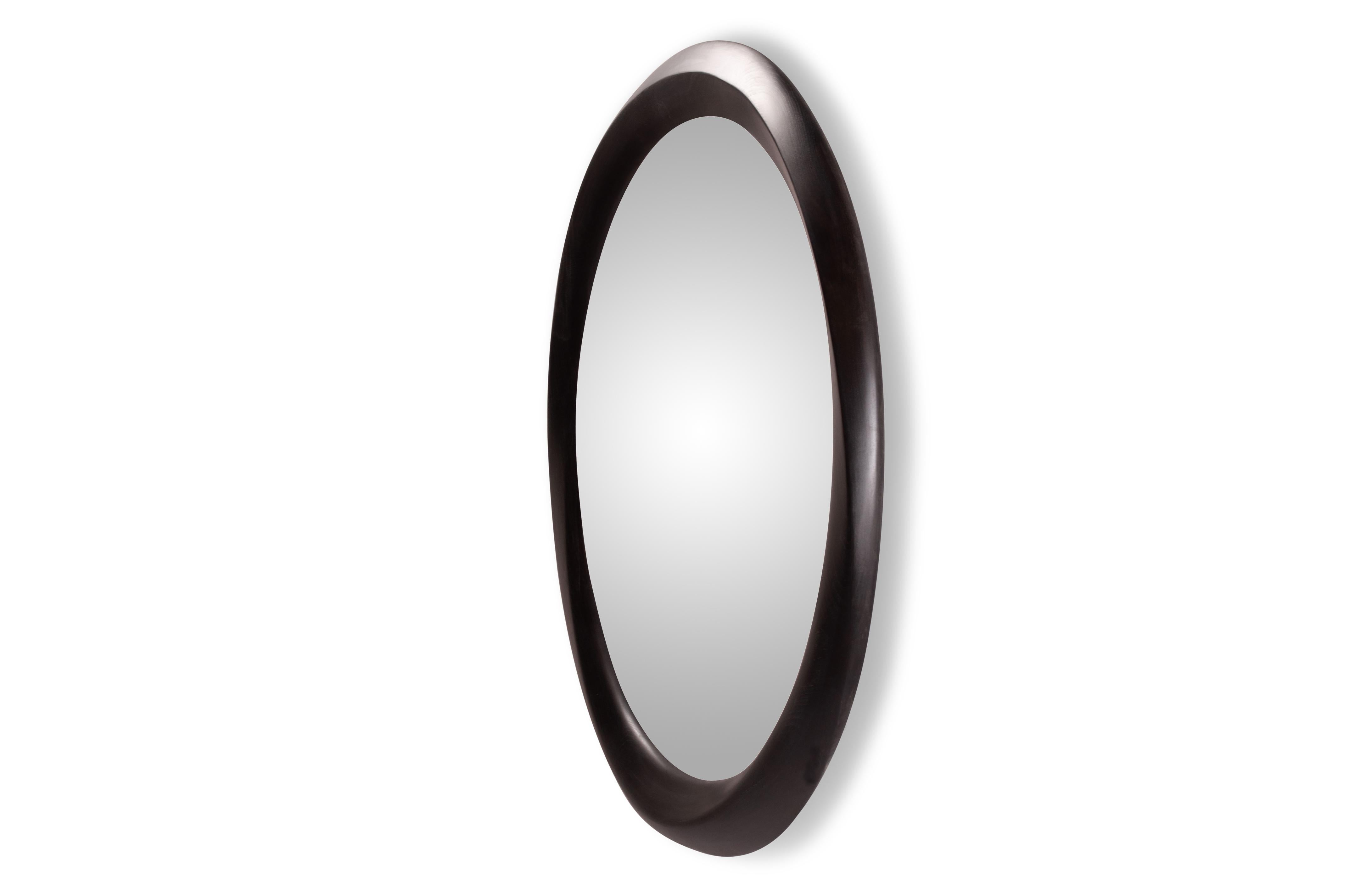 Round shape mirror with dimension of 60