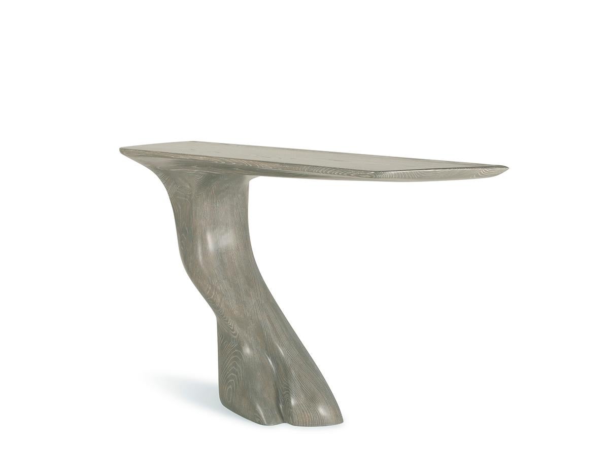 Table console Frolic en bois de frêne avec finition mesa. Disponible dans différentes finitions et dans des tailles personnalisées. 

Il est disponible dans différentes finitions et dans des tailles personnalisées. 

À propos d'Amorph : Amorph est