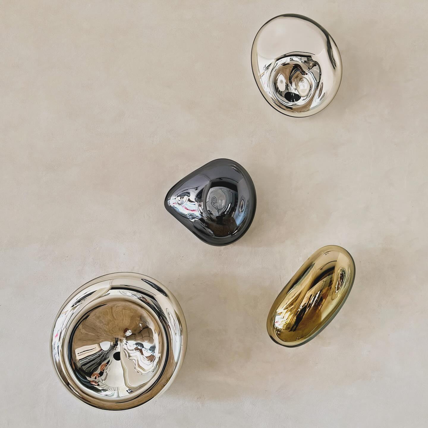 Amorph Globe I Specchio scultoreo in argento con vetro soffiato a mano di Homa in vendita 4