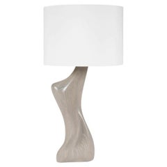 Lampe Helen Mesa teinture sur bois de frêne avec abat-jour en soie ivoire par Amorph