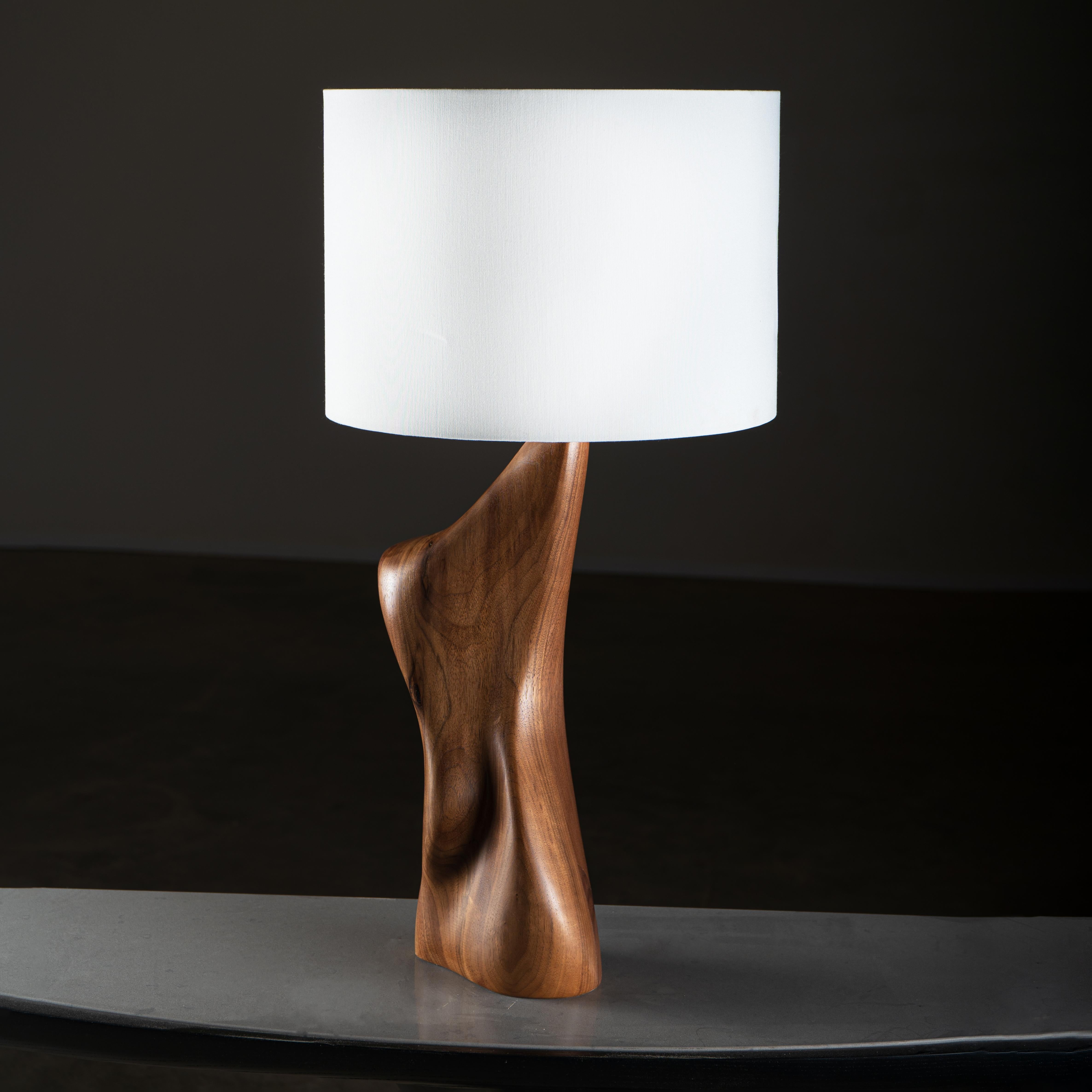 Lampada Helen, Colore neutro, Legno di noce, Paralume a tamburo in seta avorio di Amorph In condizioni Nuovo in vendita a Los Angeles, CA