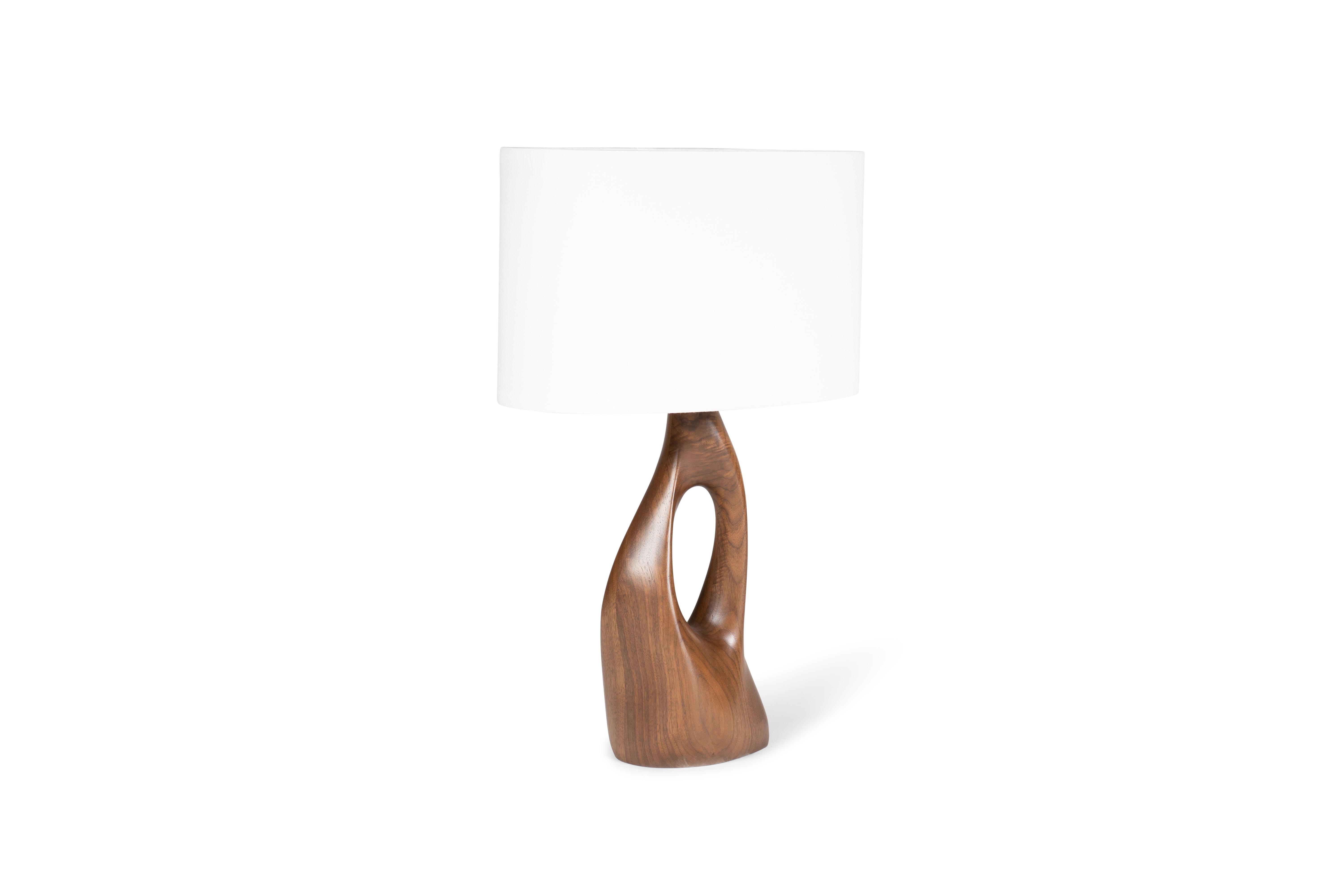 Helix-Tischlampe aus natürlichem Nussbaumholz mit ovalem elfenbeinfarbenem, elfenbeinfarbenem Seidenschirm von Amorph (amerikanisch) im Angebot