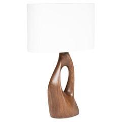 Lámpara de sobremesa Helix en Tinte natural sobre madera de nogal ovalada Pantalla de seda marfil de Amorph