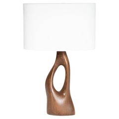 Lampe de bureau Helix Amorph teinture naturelle sur bois de noyer avec abat-jour ovale en soie ivoire