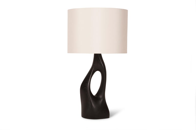 Sculptural table lamp made from MDF with cold metal finish. Color: White gold.
Dimension base: 16