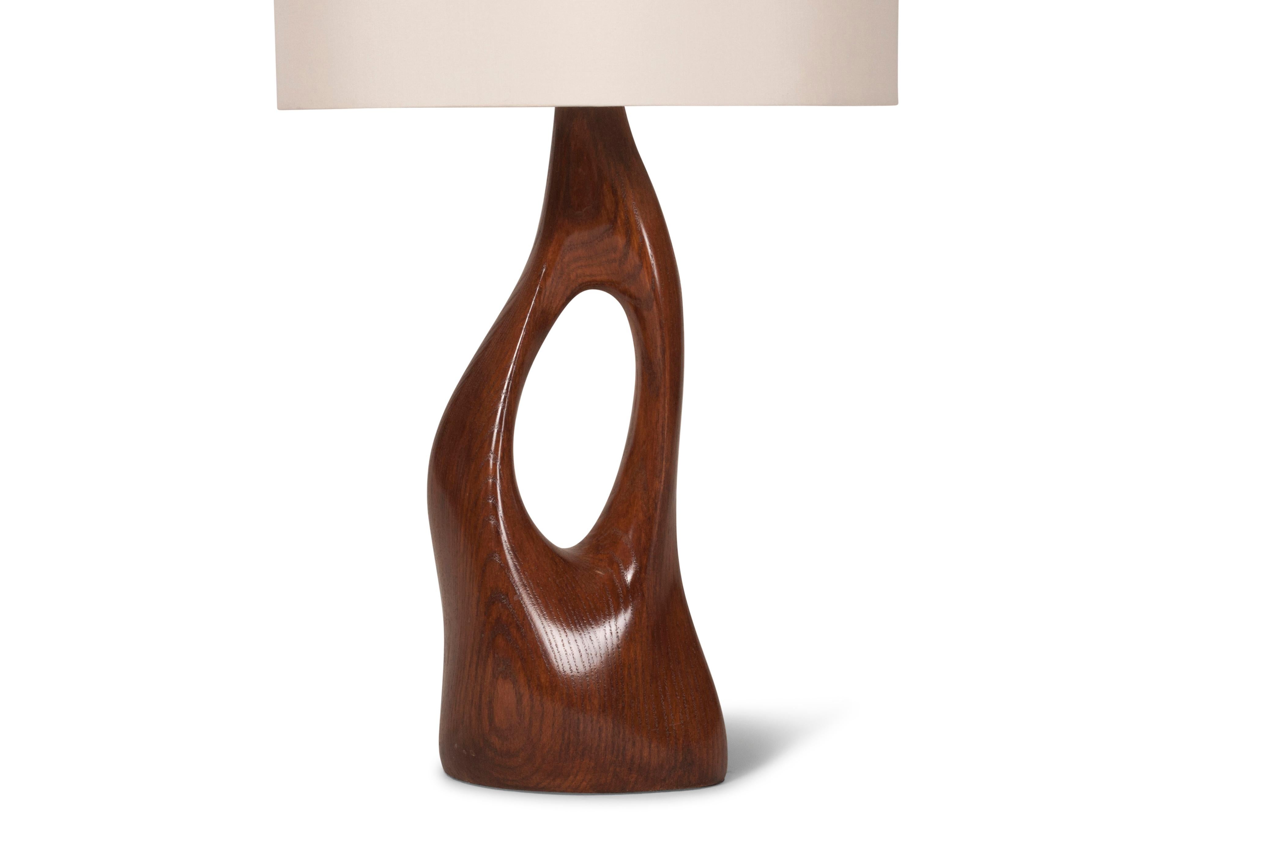 Organico moderno Lampada da tavolo Amorph Helix, legno massiccio, finitura Wood con paralume in seta avorio in vendita