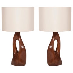 Lampe de table Amorph Helix, en bois massif, finition noyer avec abat-jour en soie ivoire