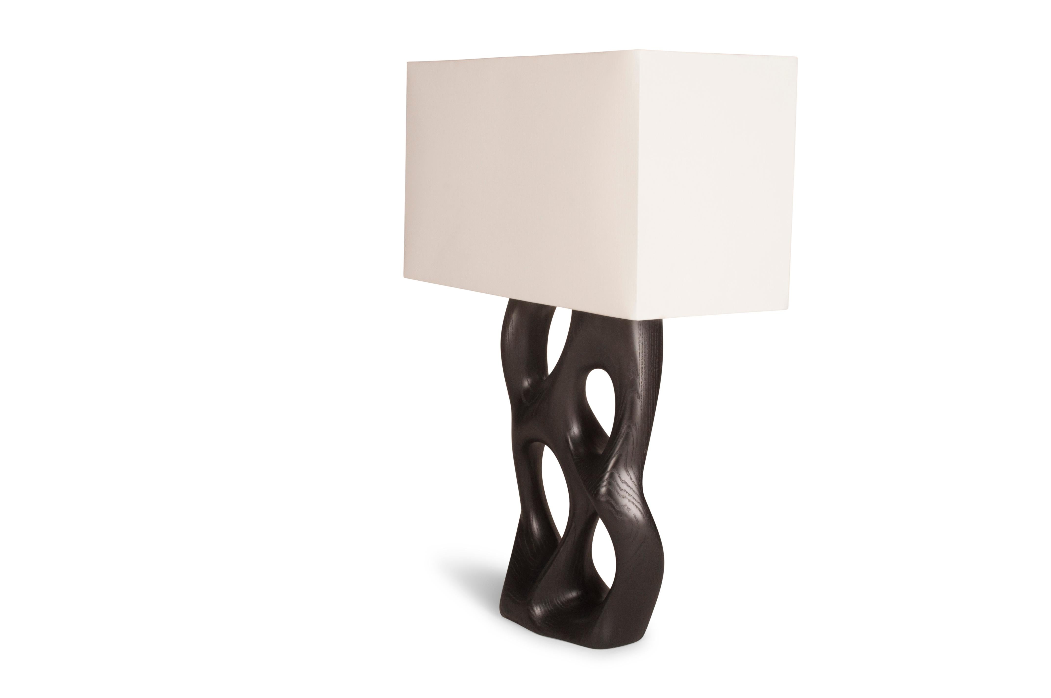 Moderne Lampe de table Loop Amorph en teinture ébène sur bois de frêne avec abat-jour en soie ivoire en vente