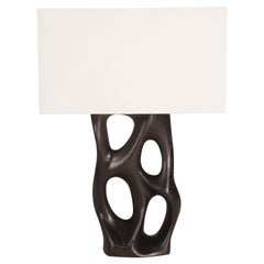 Lampe de table Loop Amorph en teinture ébène sur bois de frêne avec abat-jour en soie ivoire