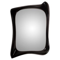 Espejo de pared Narciso, lacado negro brillante, de Amorph