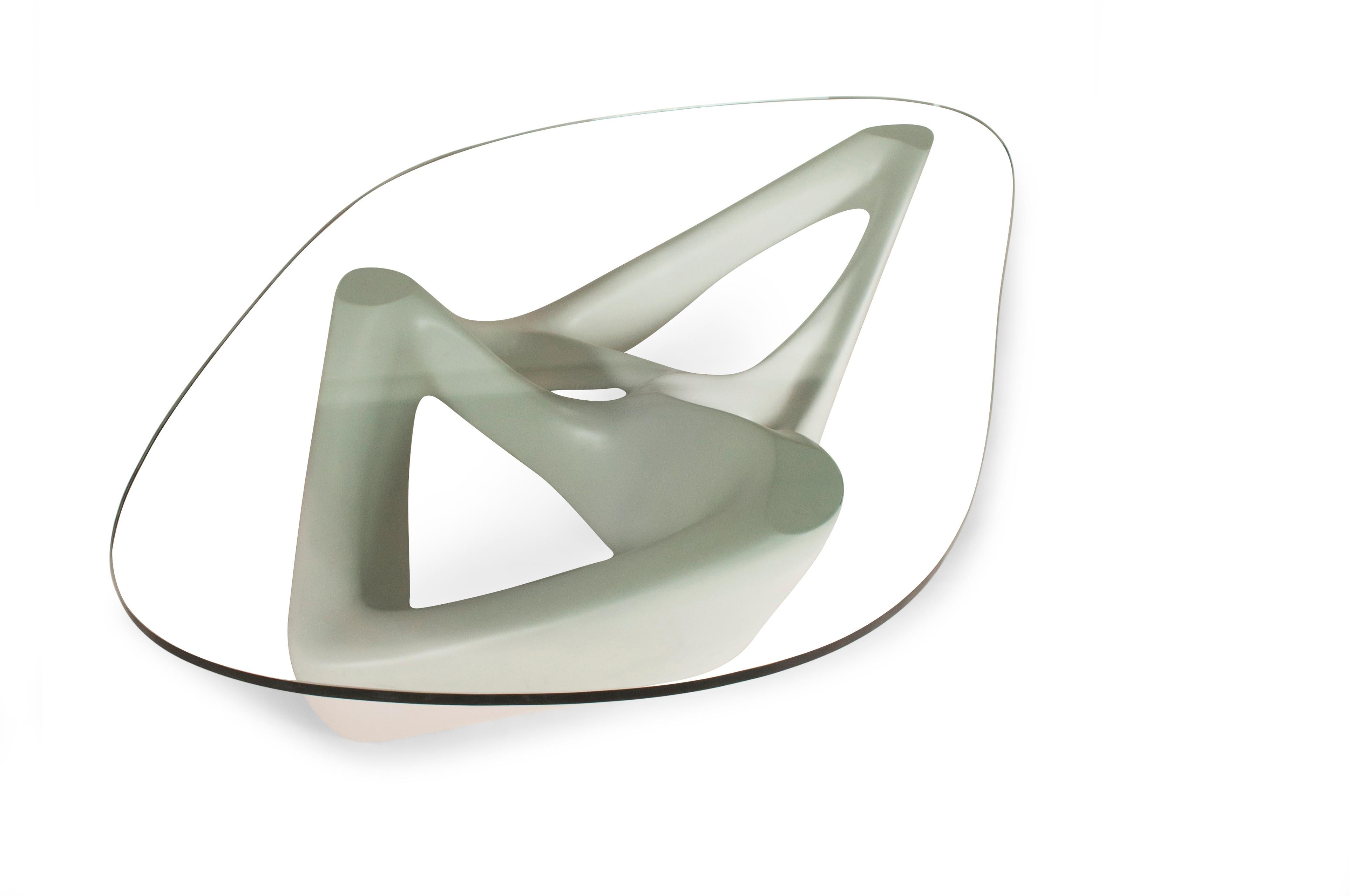 Table basse Amorph Net laquée blanche avec verre trempé de forme organique Neuf - En vente à Los Angeles, CA