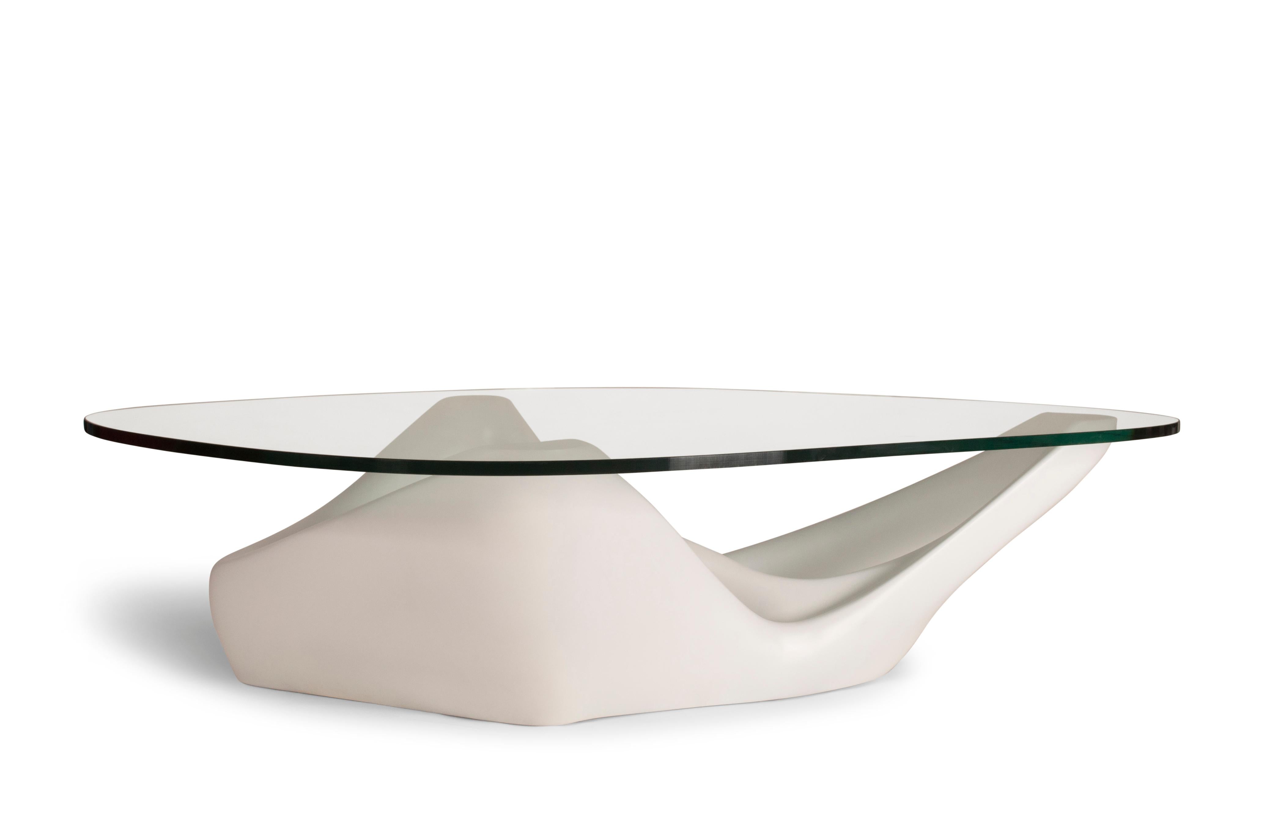 Hand-Painted Amorph Net Coffee Table White Lacquered with Organic Shaped Tempered Glass For Sale