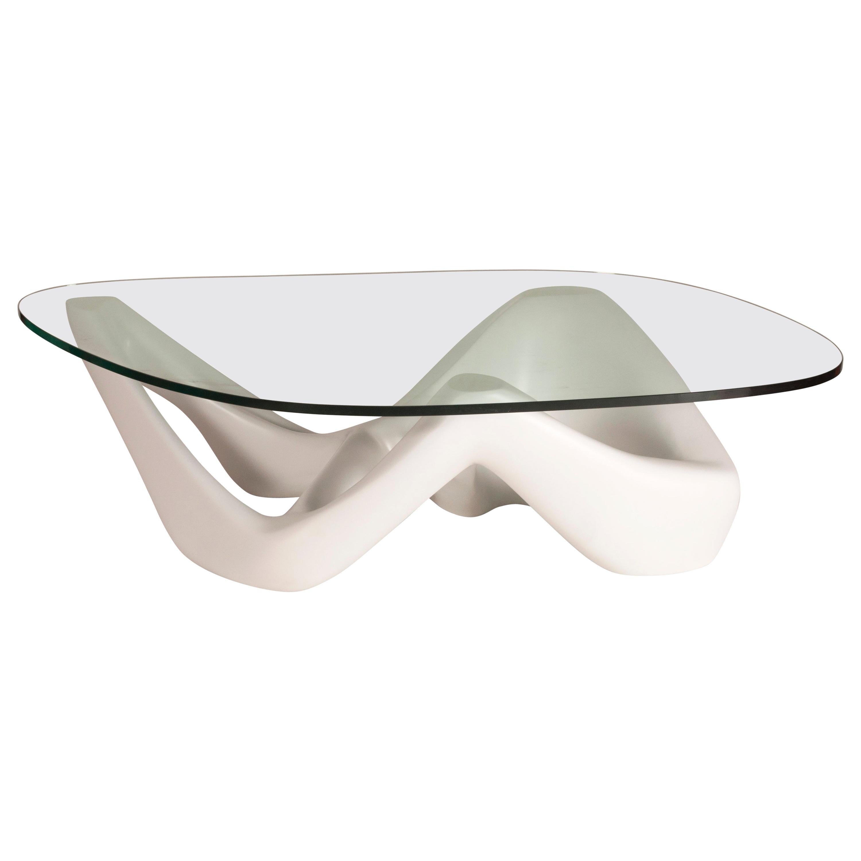 Table basse Amorph Net laquée blanche avec verre trempé de forme organique