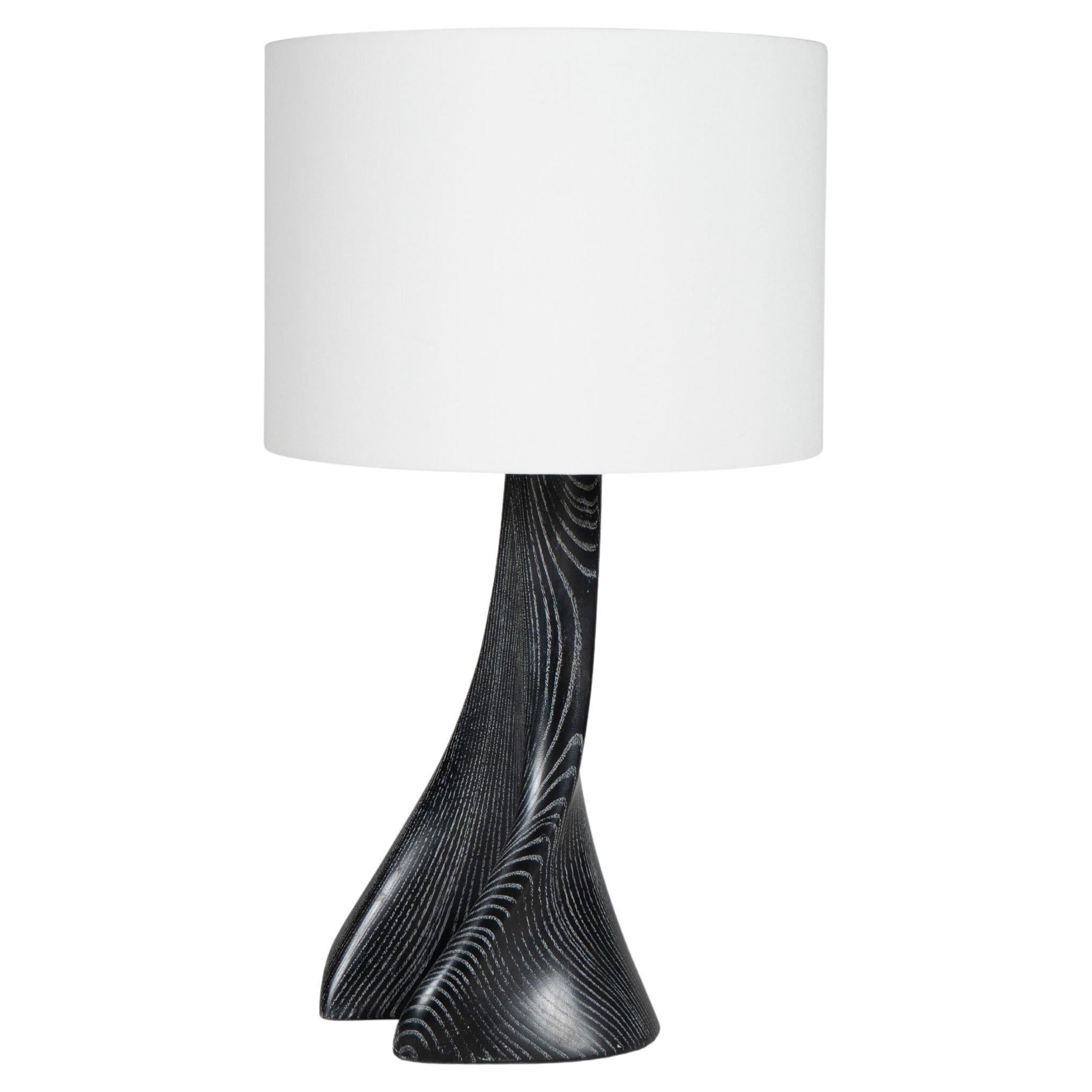 Lampe Nile Dessert Night teinture sur bois de frêne avec abat-jour en soie ivoire par Amorph en vente