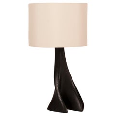 Lampada Nile color ebano su legno di frassino con paralume in Wood Wood avorio di Amorph
