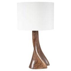 Nile-Lampe, natürliche Flecht auf Nussbaumholz mit elfenbeinfarbenem Seidenschirm von Amorph