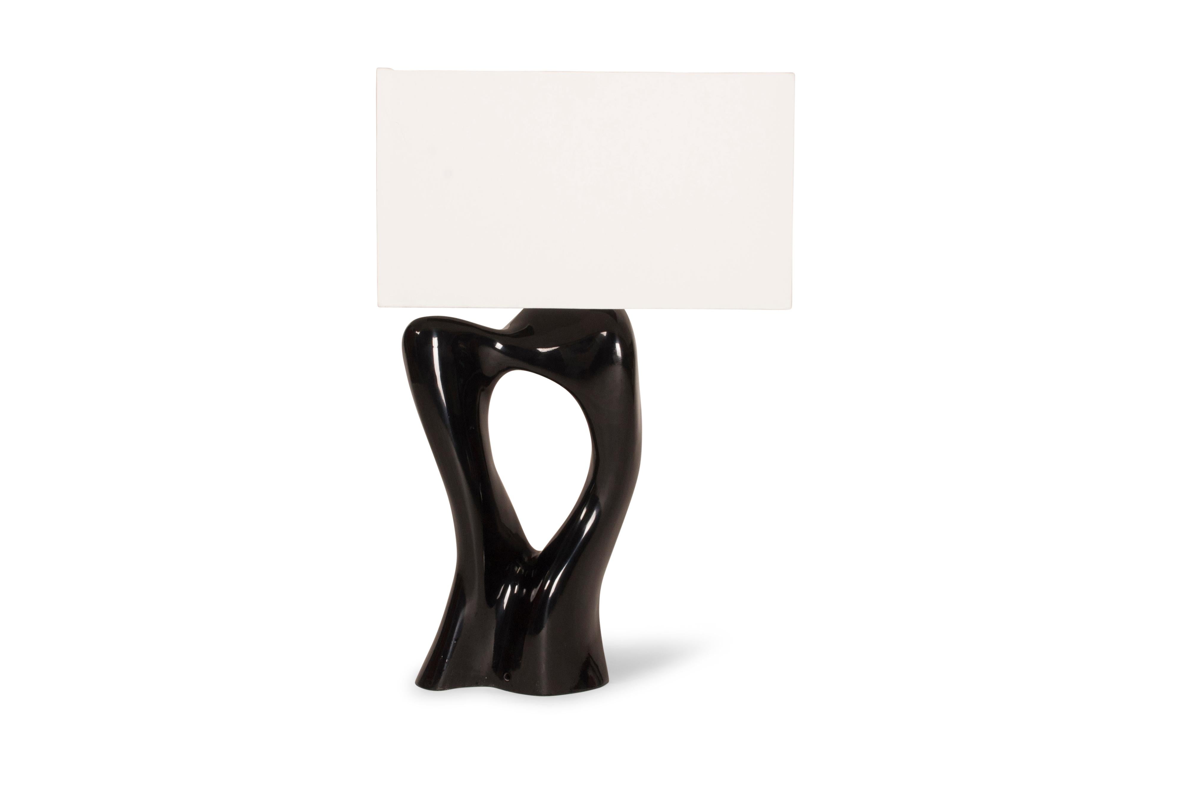 Amorph Vesta Table Lamp Black Glossy Lacquer with Ivory Silk Shade In New Condition For Sale In Los Angeles, CA