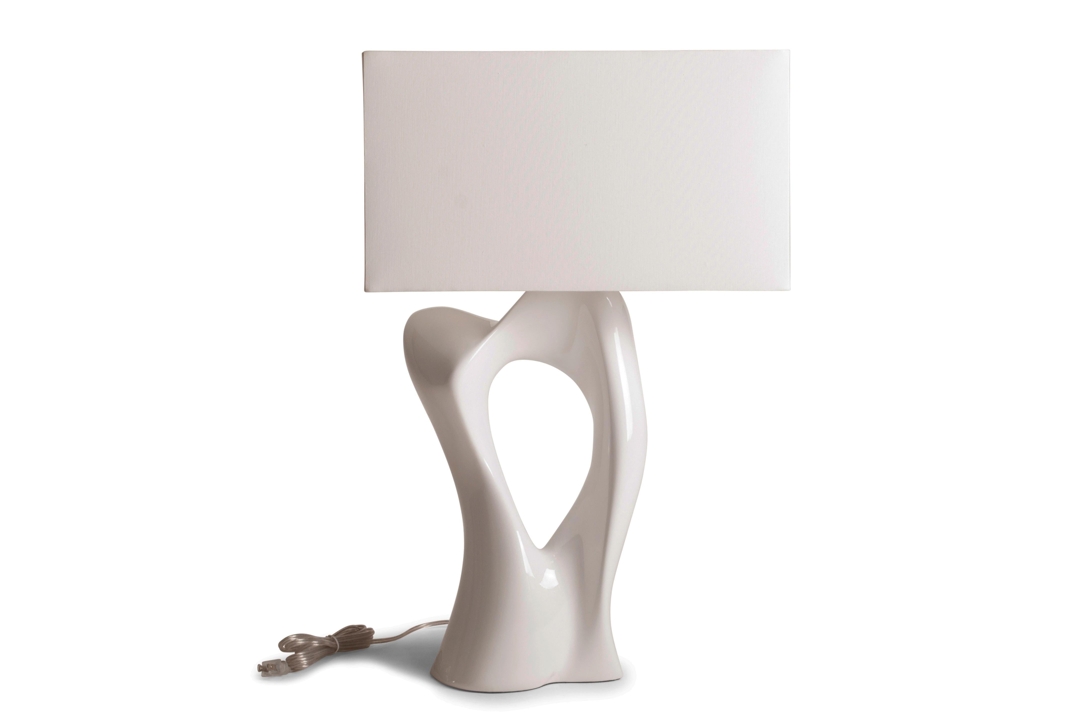 Moderne Lampe de bureau Amorph Vesta, lot de 2, finition laquée blanche avec abat-jour ivoire  en vente