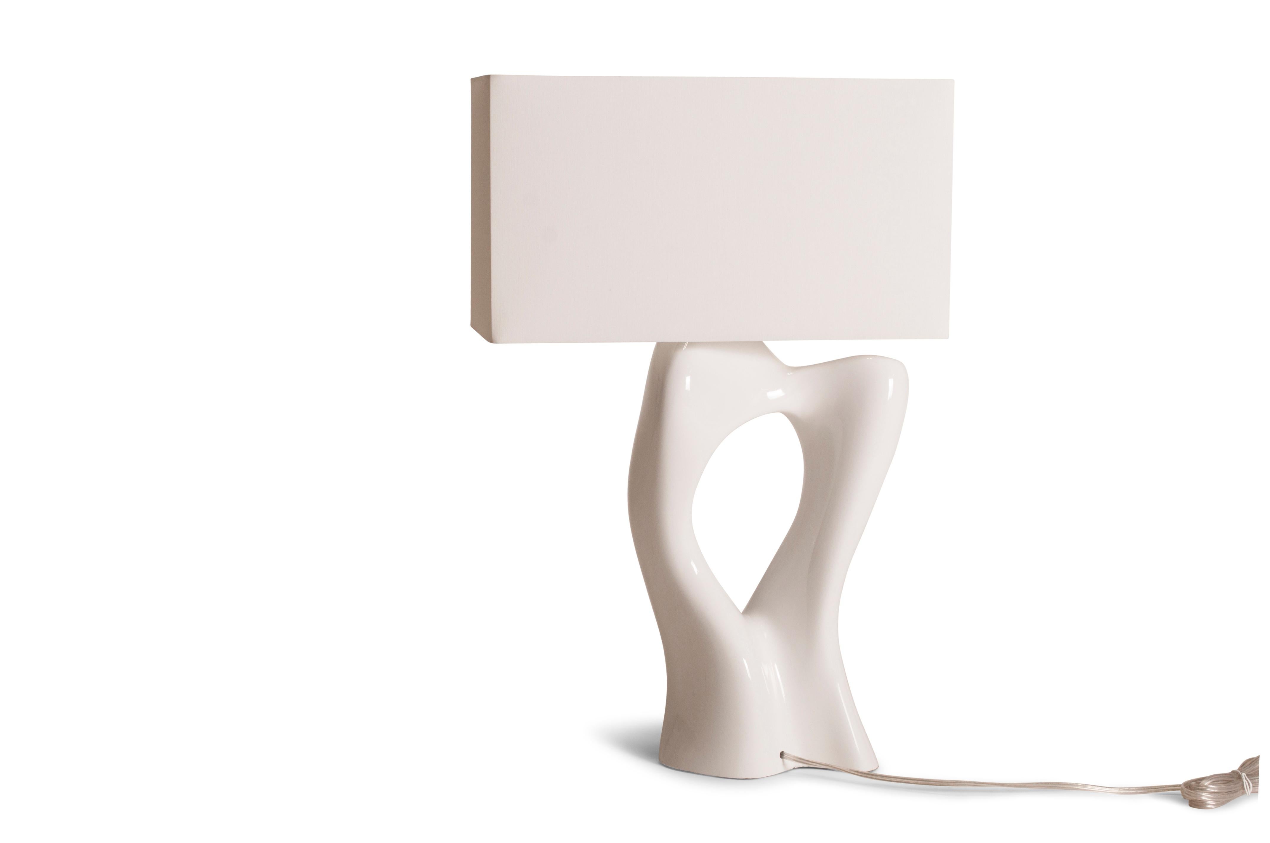 Amorph Vesta Table Lamp, Set of 2, White Lacquered Finish with Ivory shade  In New Condition For Sale In Los Angeles, CA