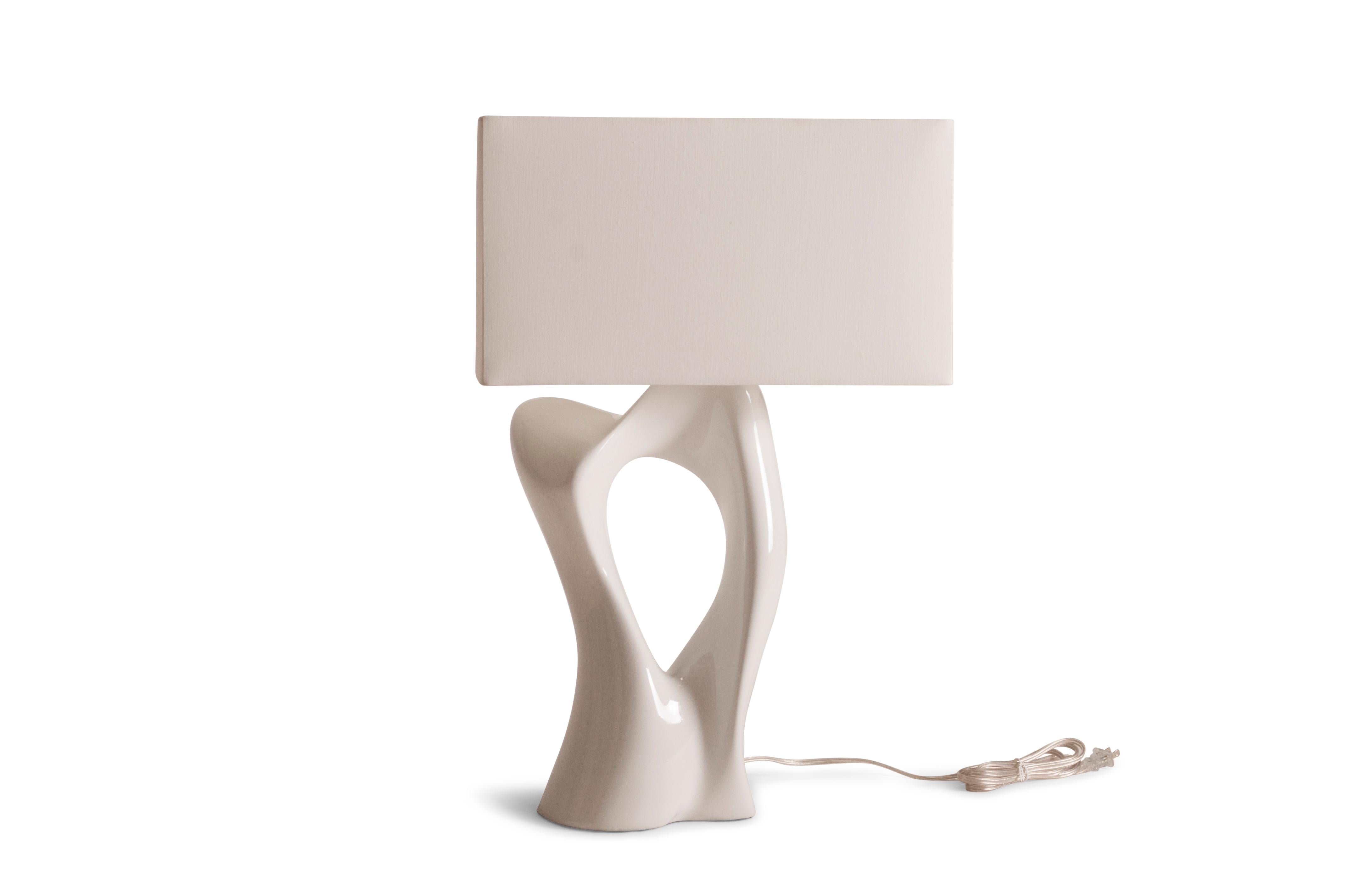 Contemporary Amorph Vesta Table Lamp, Set of 2, White Lacquered Finish with Ivory shade  For Sale