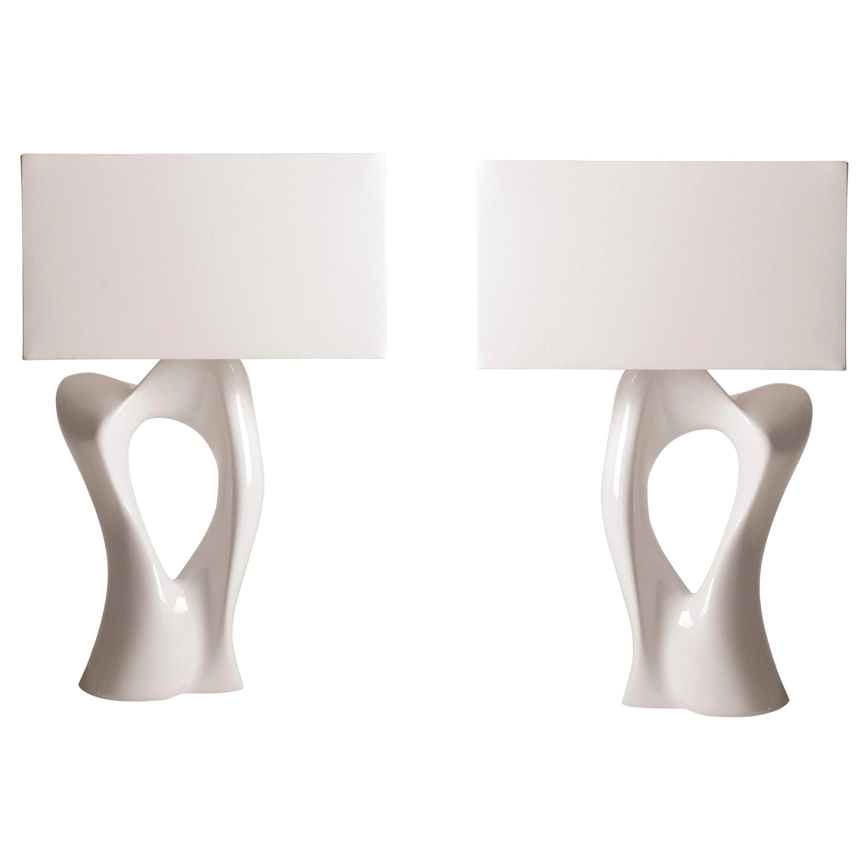 Lampe de bureau Amorph Vesta, lot de 2, finition laquée blanche avec abat-jour ivoire  en vente