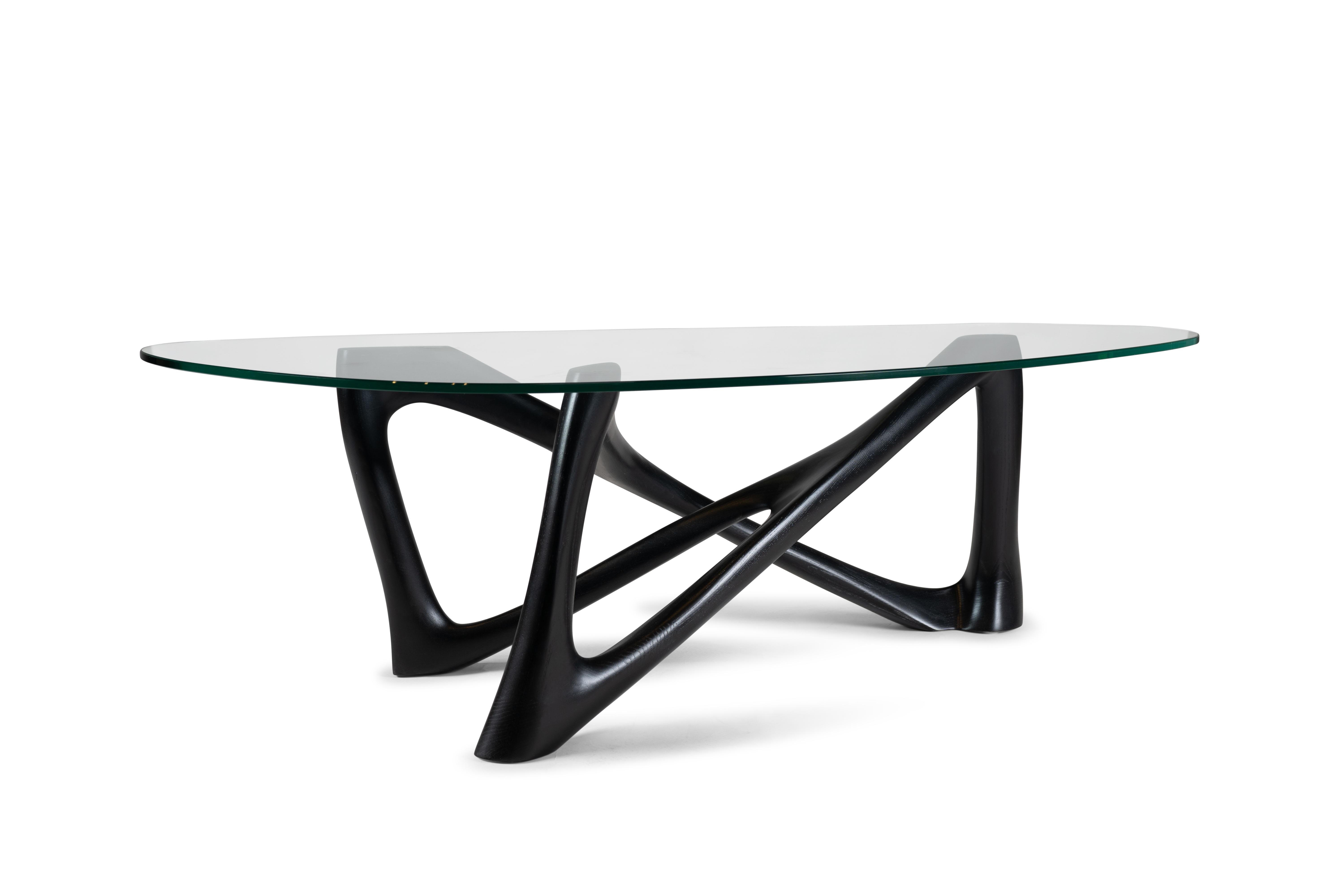 Mesa baja Walenty Tinte ébano, madera de fresno, cristal orgánico templado de Amorph Tallado en venta